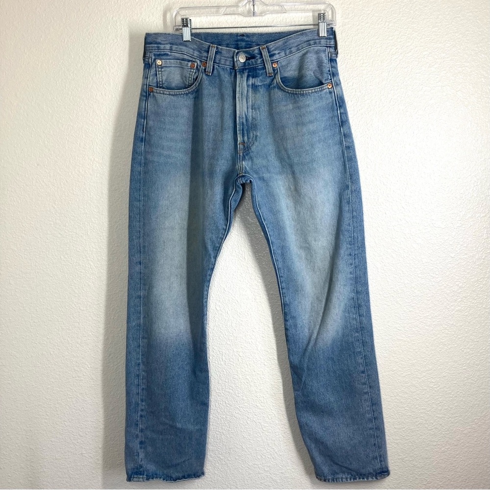 Levi's Premium 551 Z Mens Authentic Straight Leg Jeans 31x32 Medium Wash - Picture 4 of 15